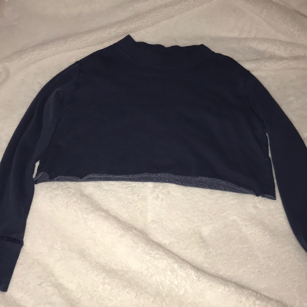 Navy blue cropped sweater💙